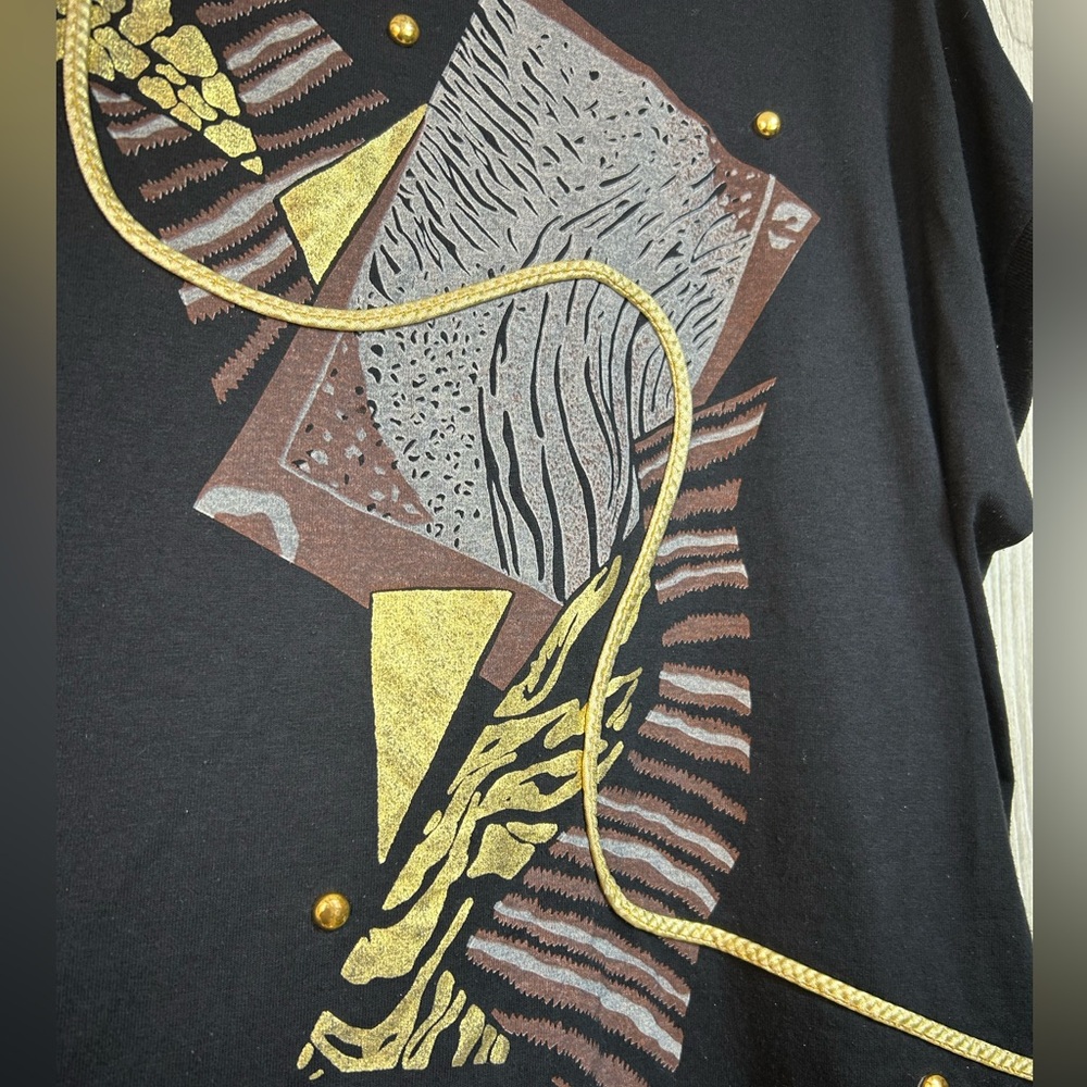 Vintage 80’s 90’s Black Graphic T-Shirt with Gold Accents M - Picture 7 of 11